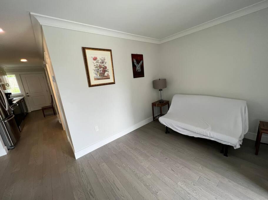 Brand New Constructed 1-Bedroom Townhouse Duncan Eksteriør bilde